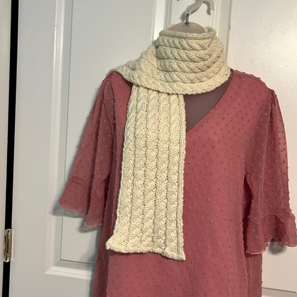 2 for $30 🤎🆕 hand-knitted ivory cable scarf with scalloped edge